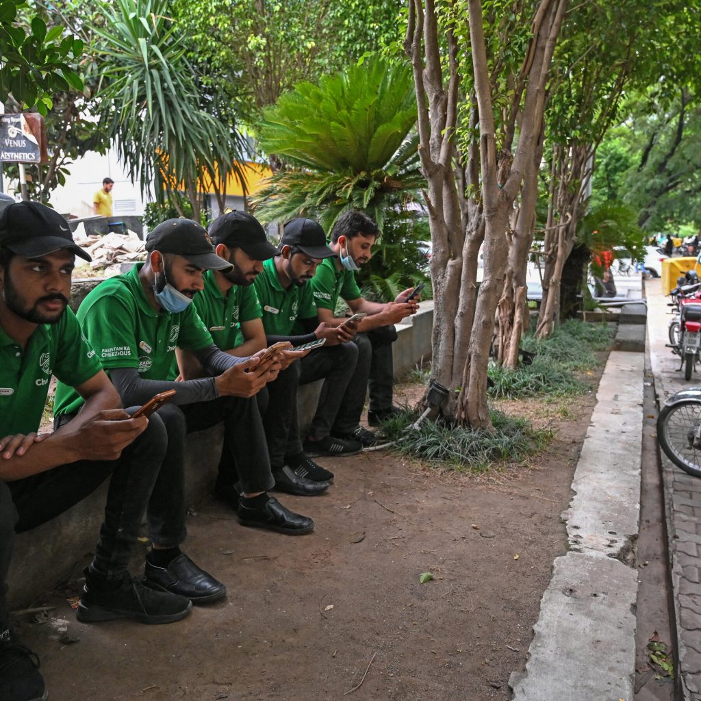 Pakistan’s Internet Disruptions Stoke Fears of Government Surveillance